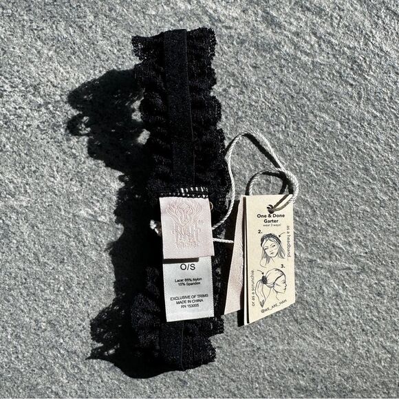 NWT Free People x HAH One & Done Lace Garter Headband Scrunchie in Noir (Black) - Picture 8 of 14